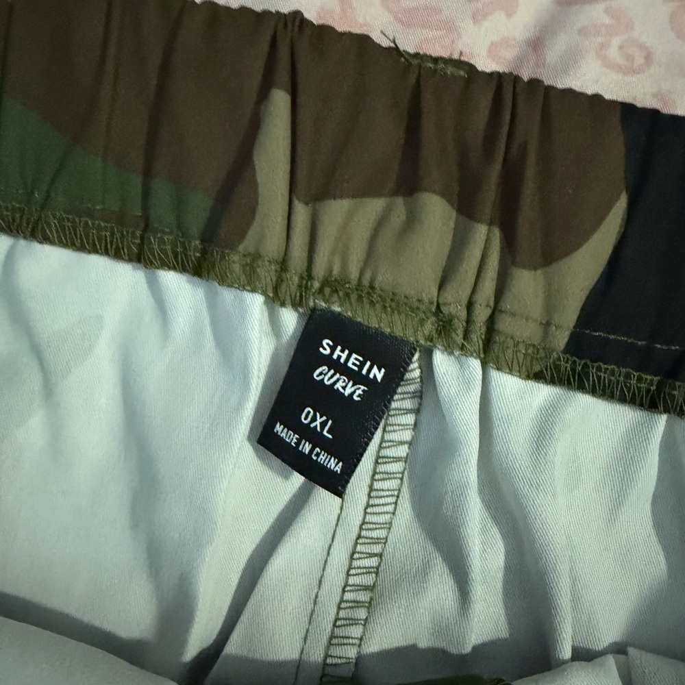 SHEIN Green Brown Camo Mini Skirt - Picture 3 of 3